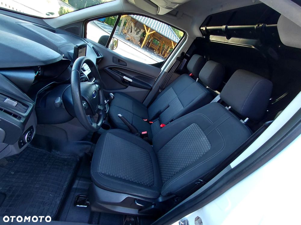 Ford Transit Connect - 19