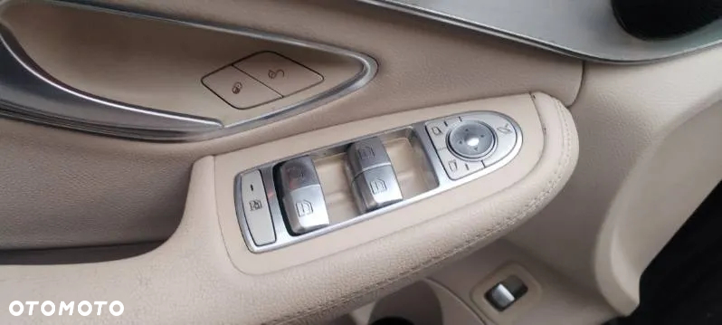 Mercedes-Benz Klasa C 300 7G-TRONIC - 8