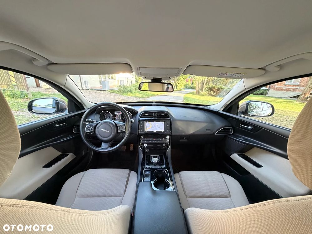 Jaguar XE D180 R-Dynamic S - 20