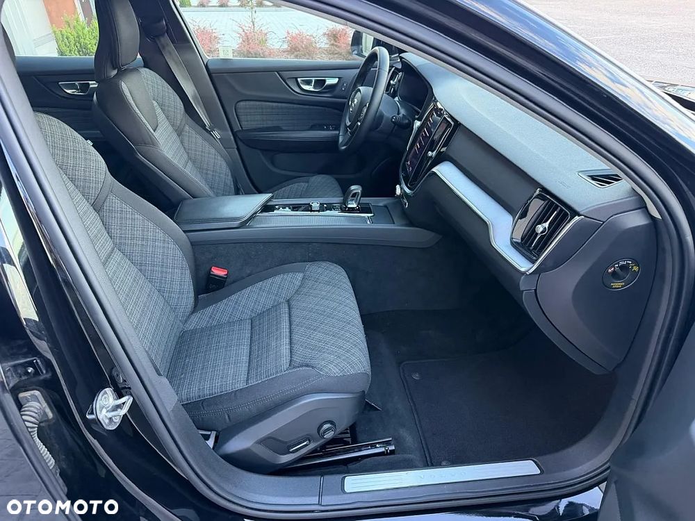 Volvo V60 B3 B Plus Dark - 31