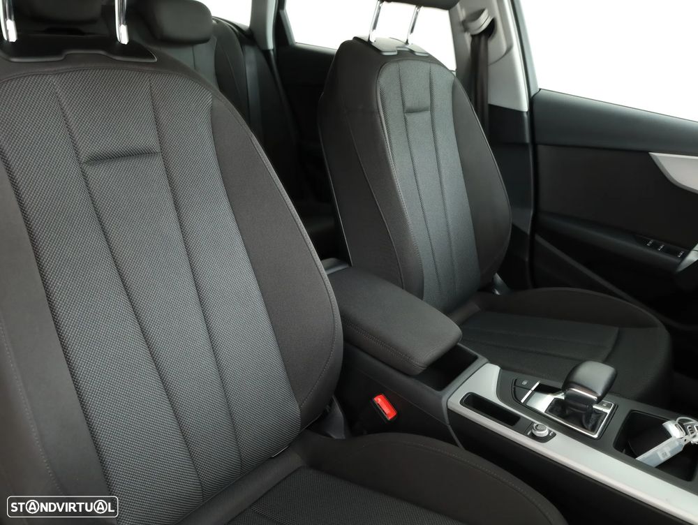 Audi A4 Avant 30 TDI S tronic - 15