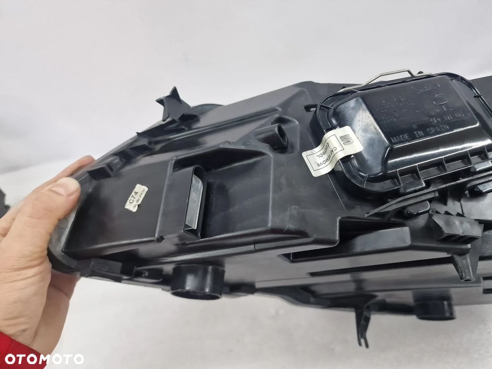 SEAT ATECA 576 16- PRAWA ZWYKŁA LAMPA PRZEDNIA PRZÓD + LED , NR 576941006A , NR AUKCJI LA253 - 19