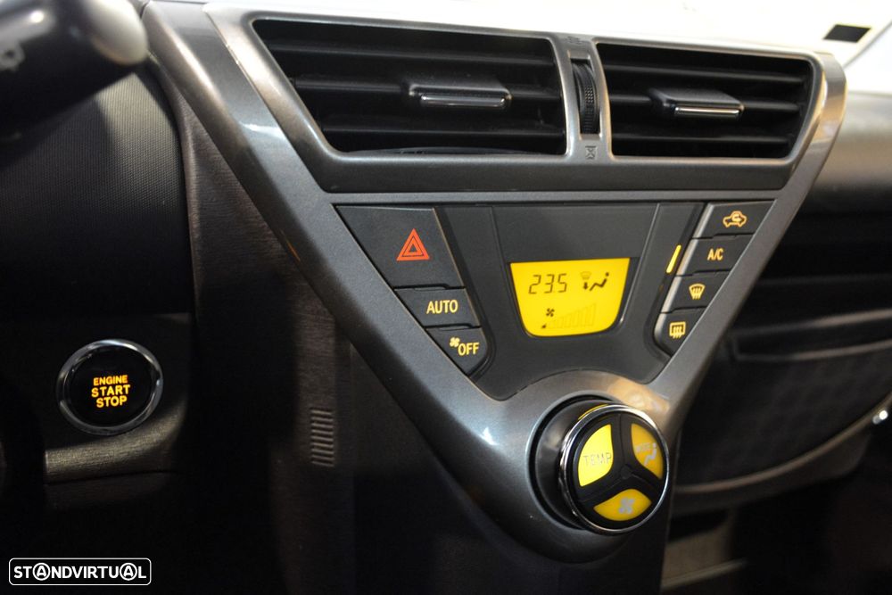 Toyota iQ 1.0 VVT-i Essential+AC - 10