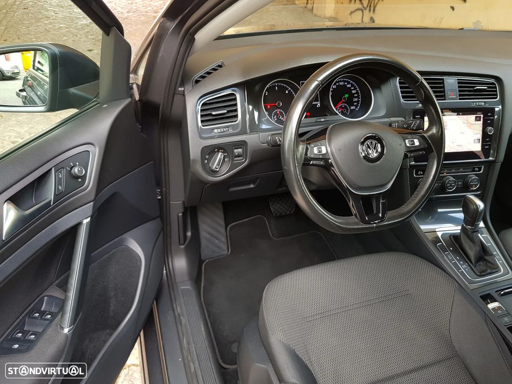 VW Golf Variant 1.6 TDi Confortline DSG - 38