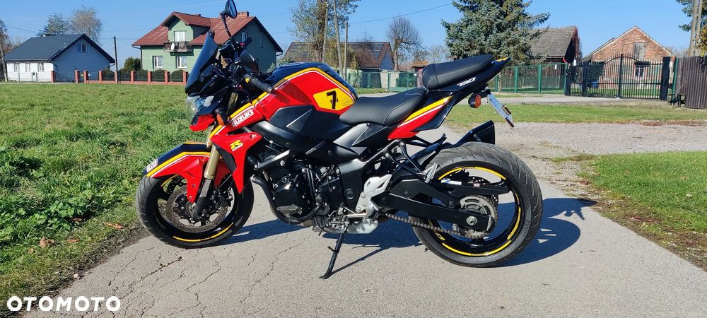 Suzuki GSR - 9