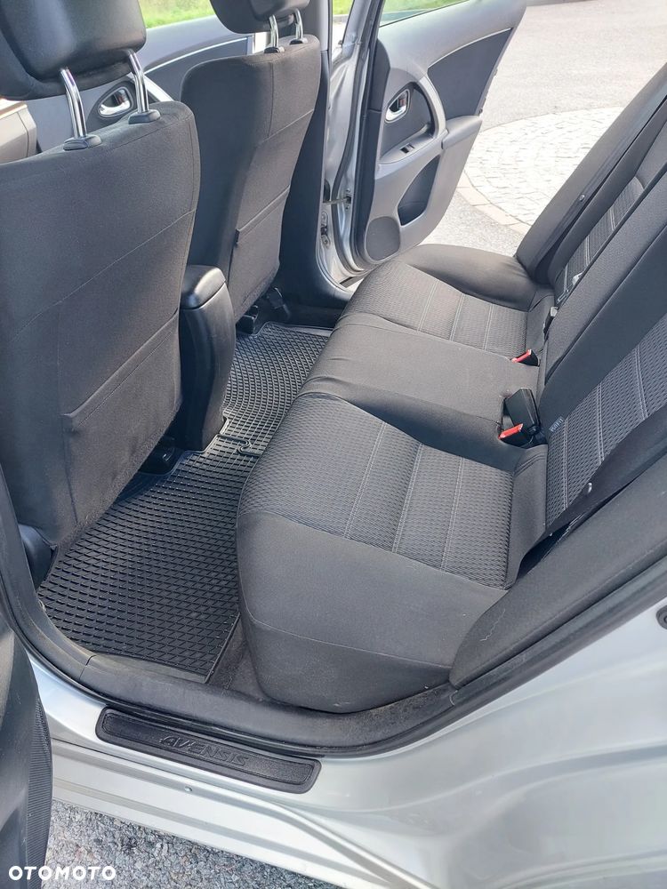 Toyota Avensis 1.8 Premium MS - 9