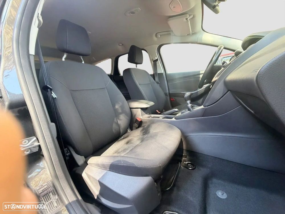 Ford Focus SW - 13