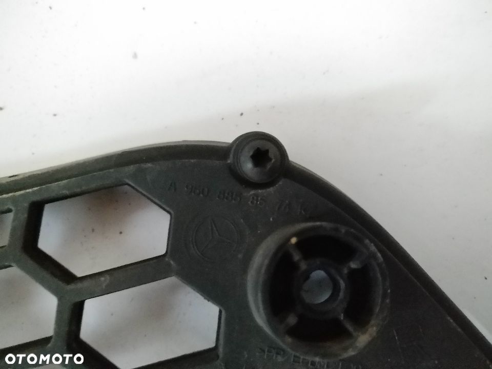 Kratka zaślepka zderzaka prawa Actros MP4 9608858574 - 3