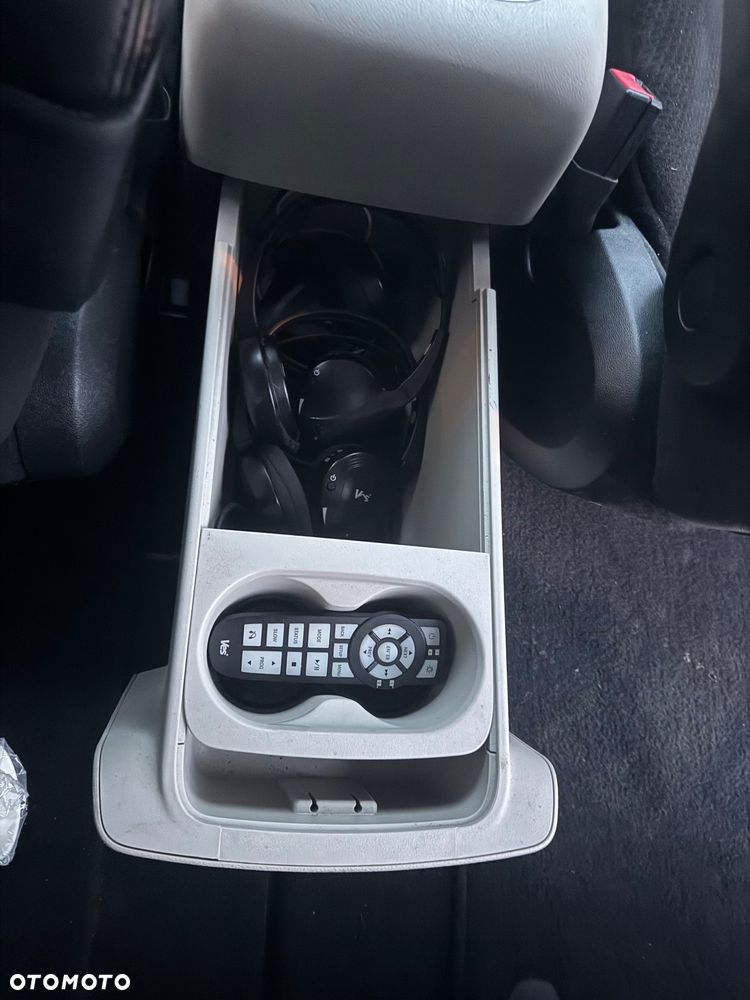 Chrysler Town & Country - 21