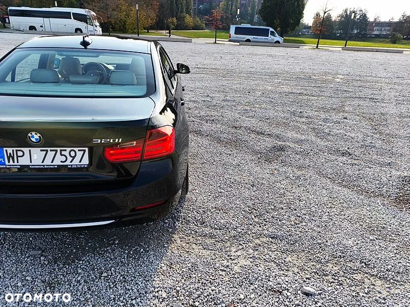BMW Seria 3 320i Modern Line - 11
