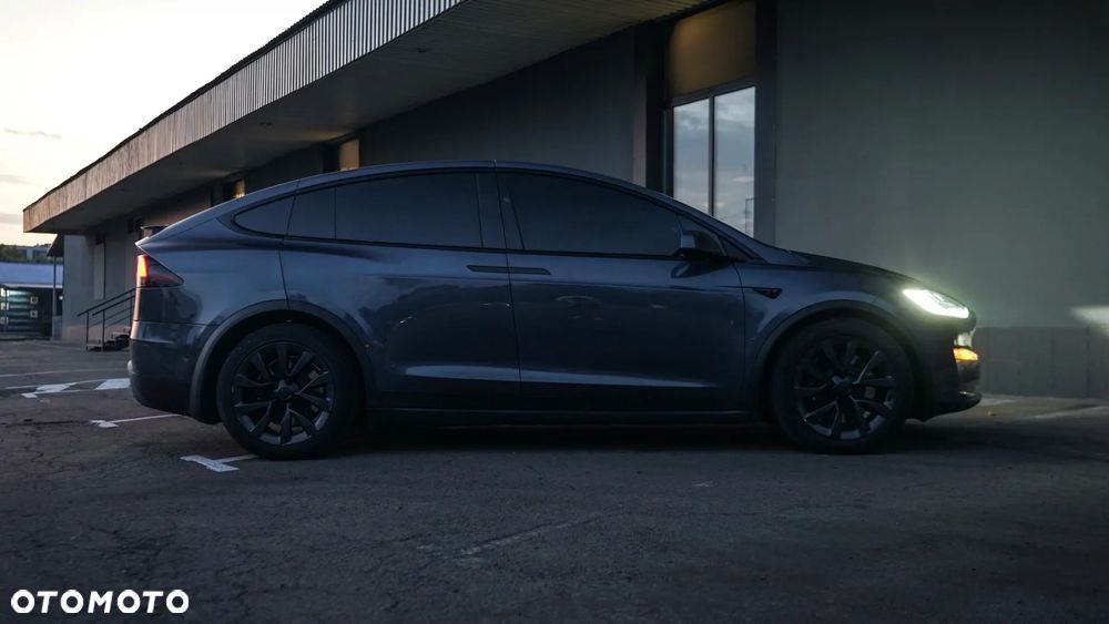 Tesla Model X - 6