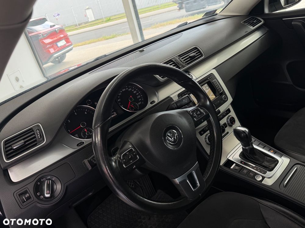 Volkswagen Passat - 28