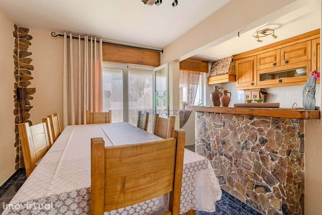 Moradia T4 com Quintal  à venda no Chinicato - Lagos - Grande imagem: 4/26