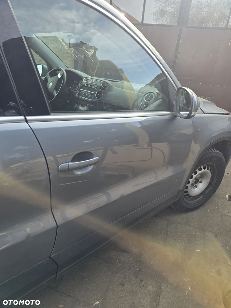 Drzwi  prawy  przód  vw  tiguan 07-16  w kolorze  LR7N - 1