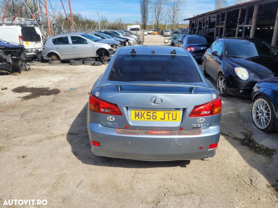 dezmembrez lexus is 220 - 3