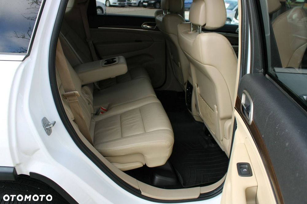 Jeep Grand Cherokee - 24
