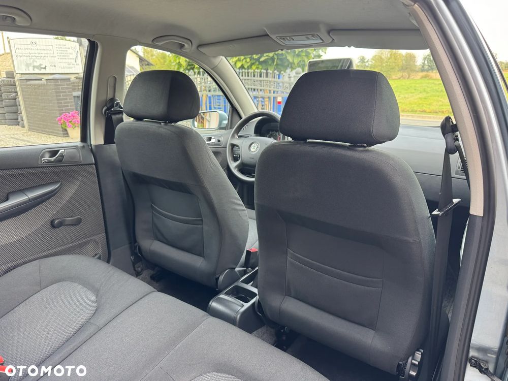Skoda Fabia 1.4 16V Ambiente - 33