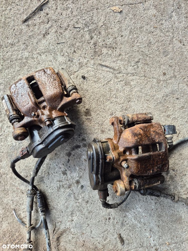 TYLNY ZACISK LEWY PRAWY AUDI Q5 8R0 LIFT - 1