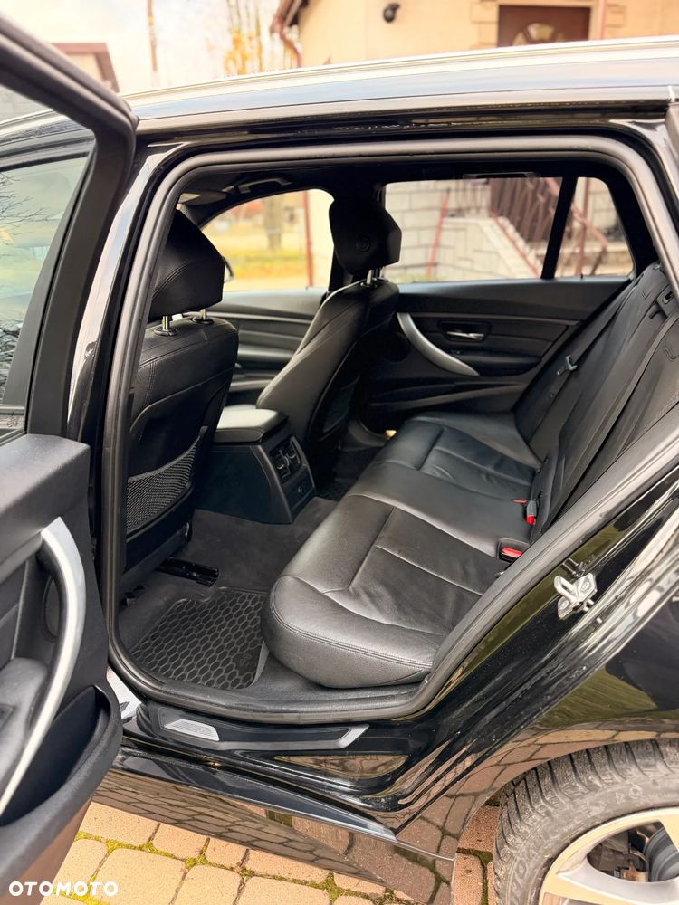 BMW Seria 3 330d Touring xDrive M Sport - 14