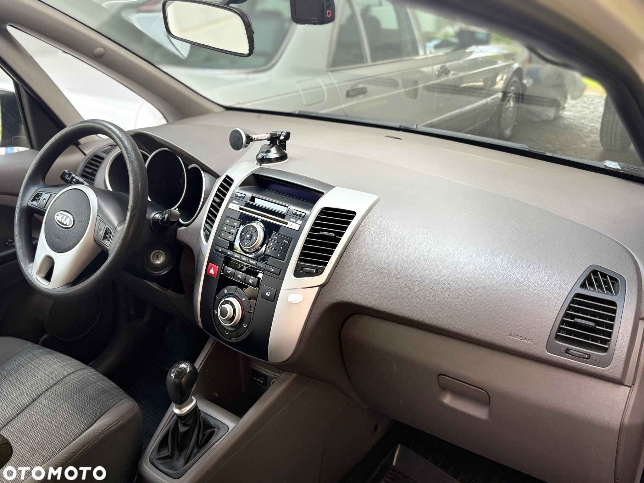 Kia Venga - 8