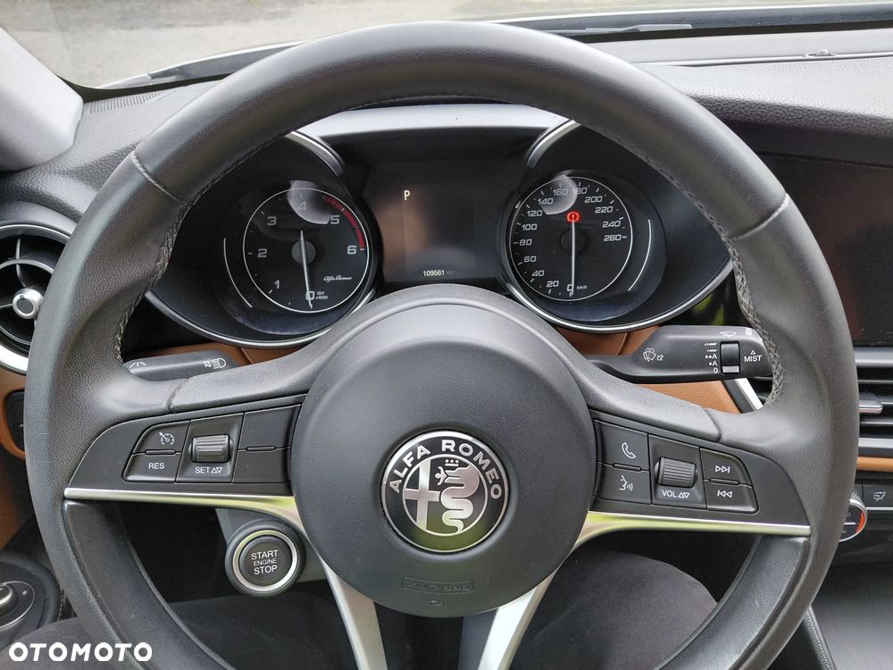 Alfa Romeo Giulia 2.2 AT8 Executive - 22