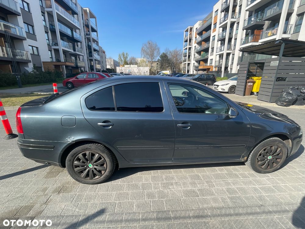 Skoda Octavia 1.6 Ambiente - 2