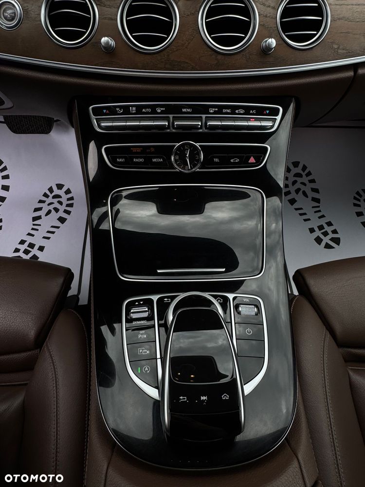 Mercedes-Benz Klasa E 220 d 9G-TRONIC - 25
