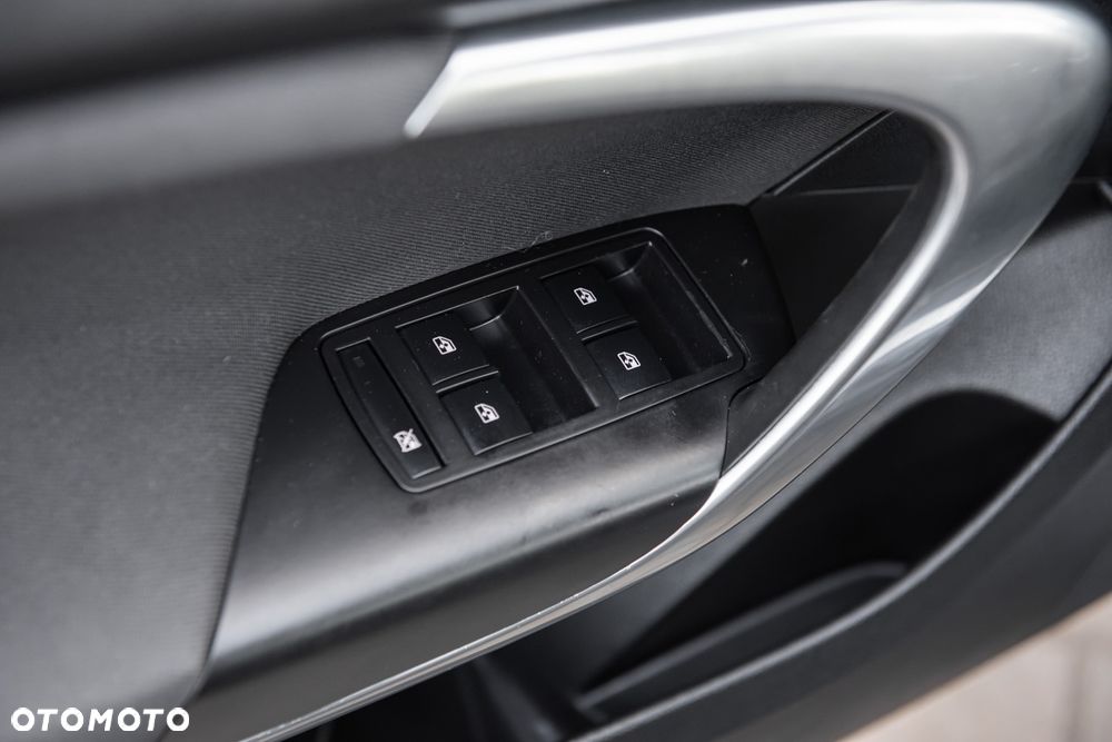 Opel Insignia - 17