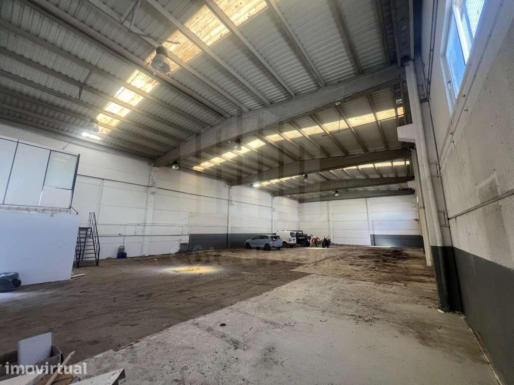 Armazém em Vila Amélia com 559 m2 - Quinta do Anjo, Palmela - Grande imagem: 4/9