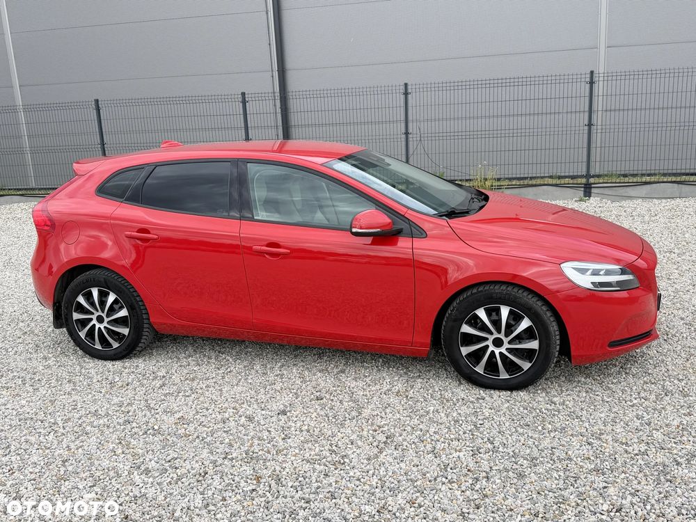 Volvo V40 T3 Drive-E Momentum - 1