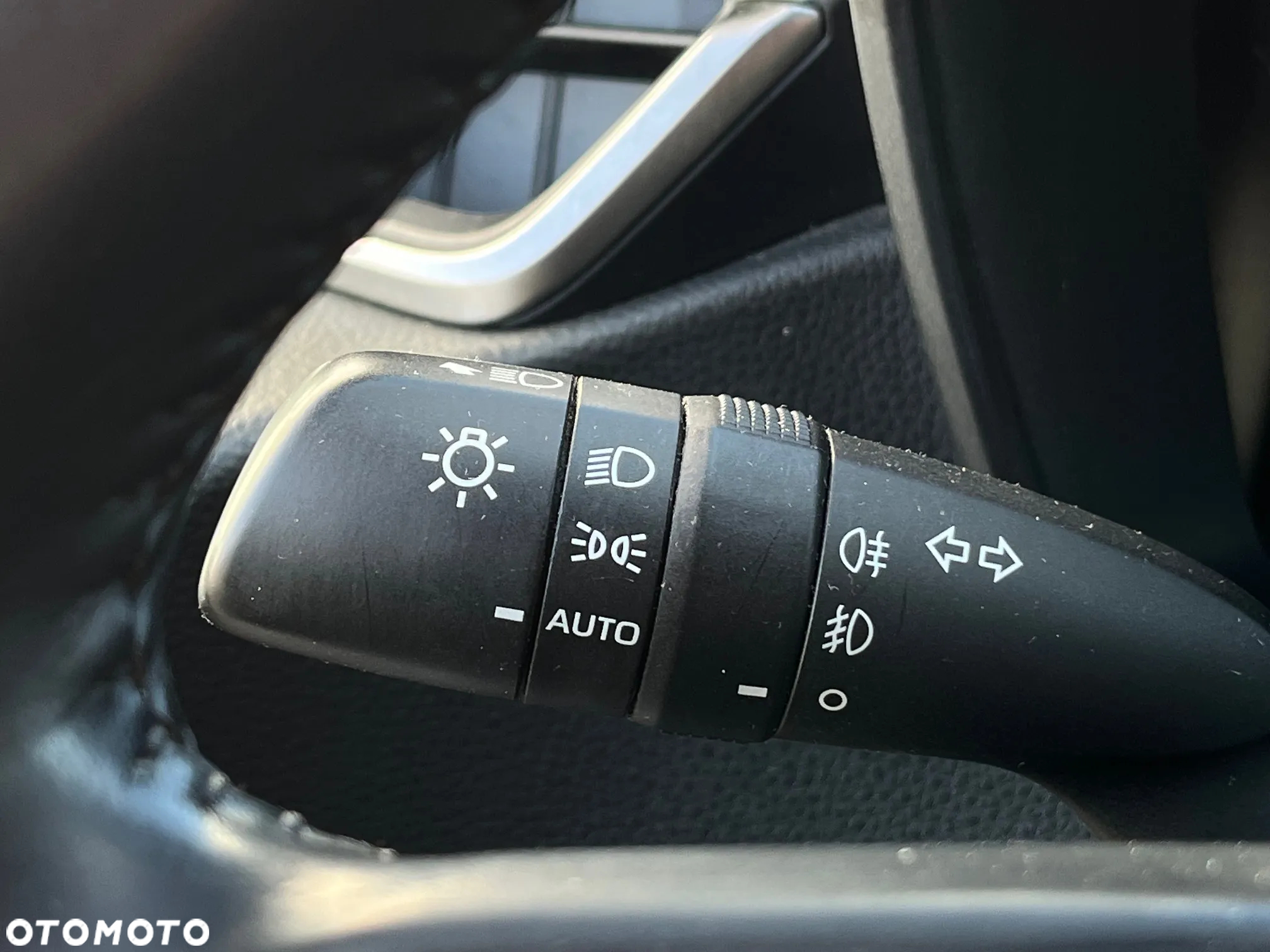 Toyota Corolla 1.8 Hybrid Comfort - 24