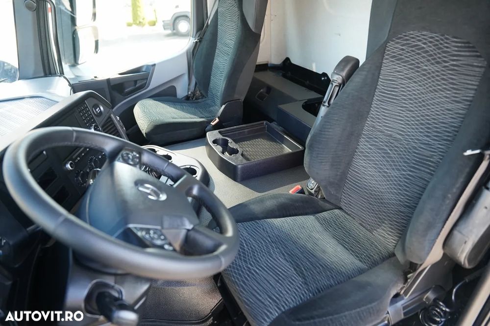 Mercedes-Benz ANTOS 1835 / CAMION RIGID / CAROSERIE CU PRELATĂ - 6,1 M / PLATFORMĂ HIDRAULICĂ DHOLLANDIA - 2.000 KG / EURO 6 - 26