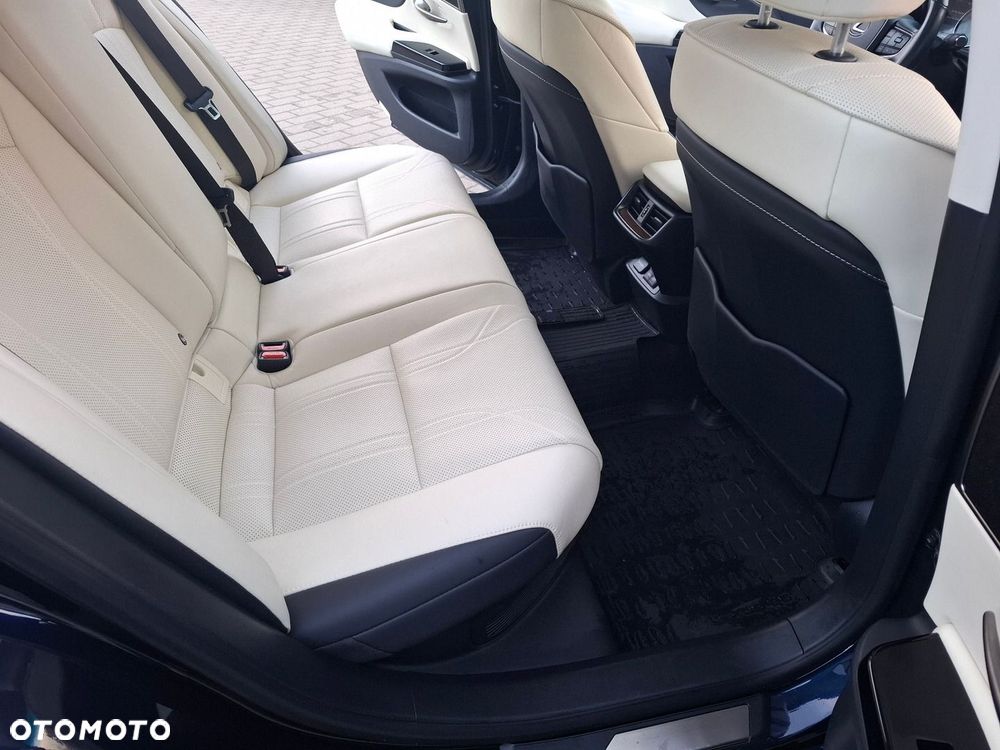 Lexus ES 300h Omotenashi - 26