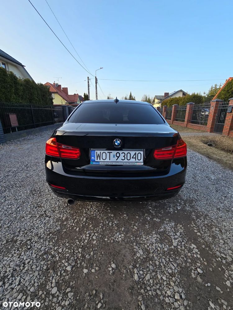 BMW Seria 3 320i xDrive - 25