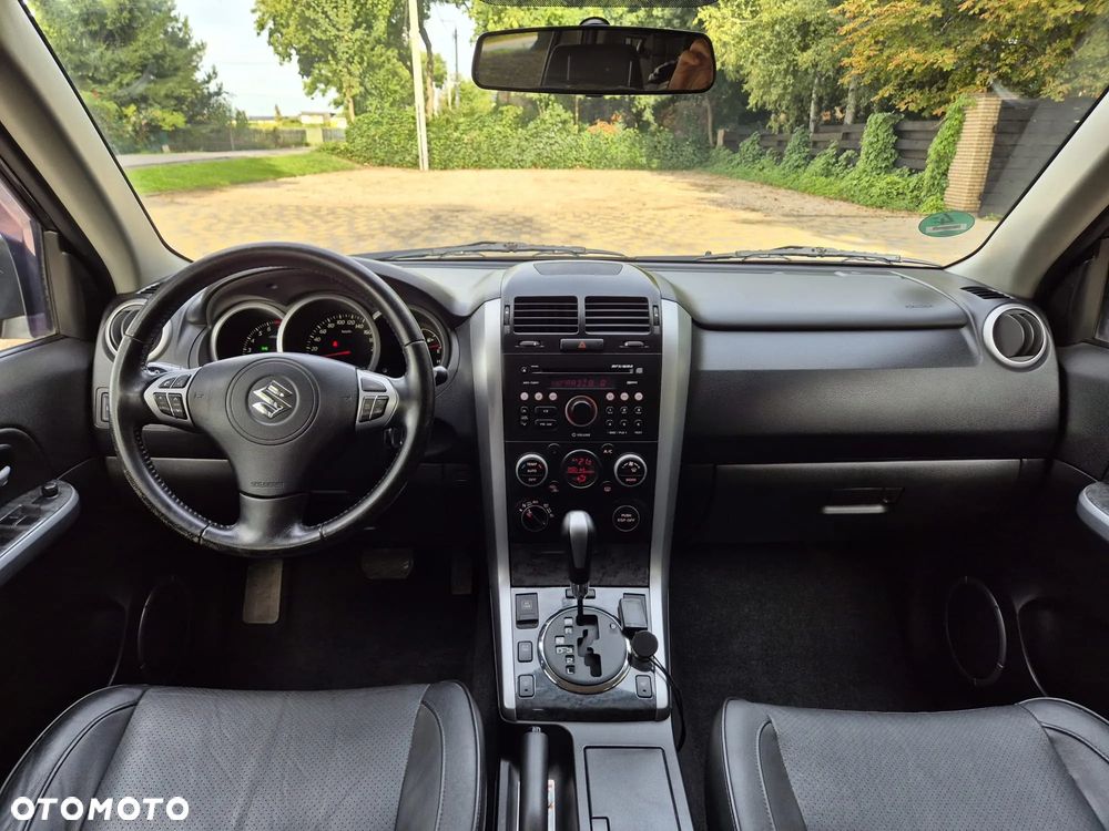 Suzuki Grand Vitara 2.4 De Luxe - 33