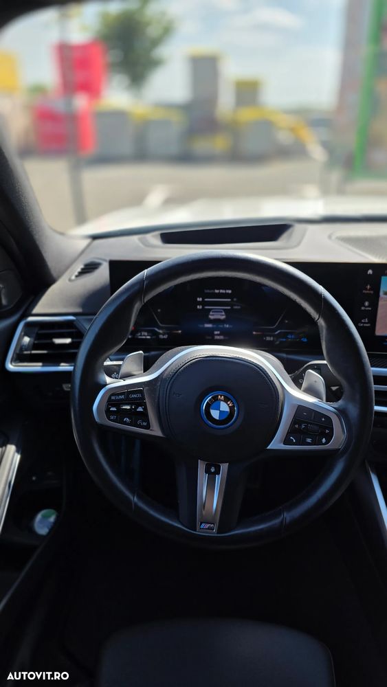 BMW Seria 3 330e xDrive Aut. M Sport - 24