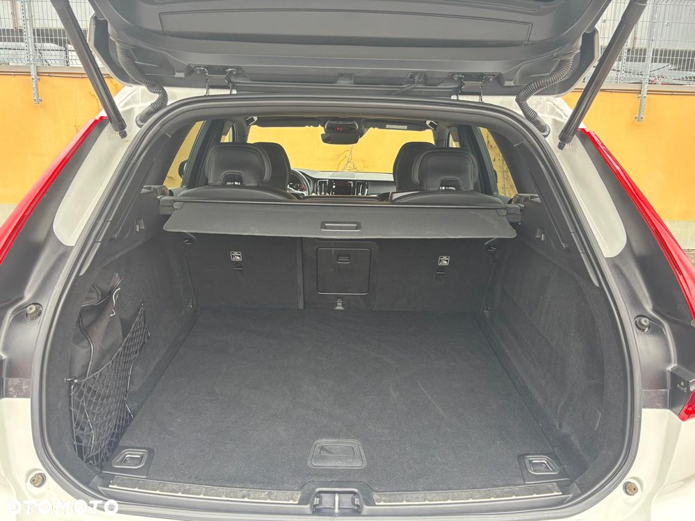 Volvo XC 60 B4 D AWD R-Design - 14