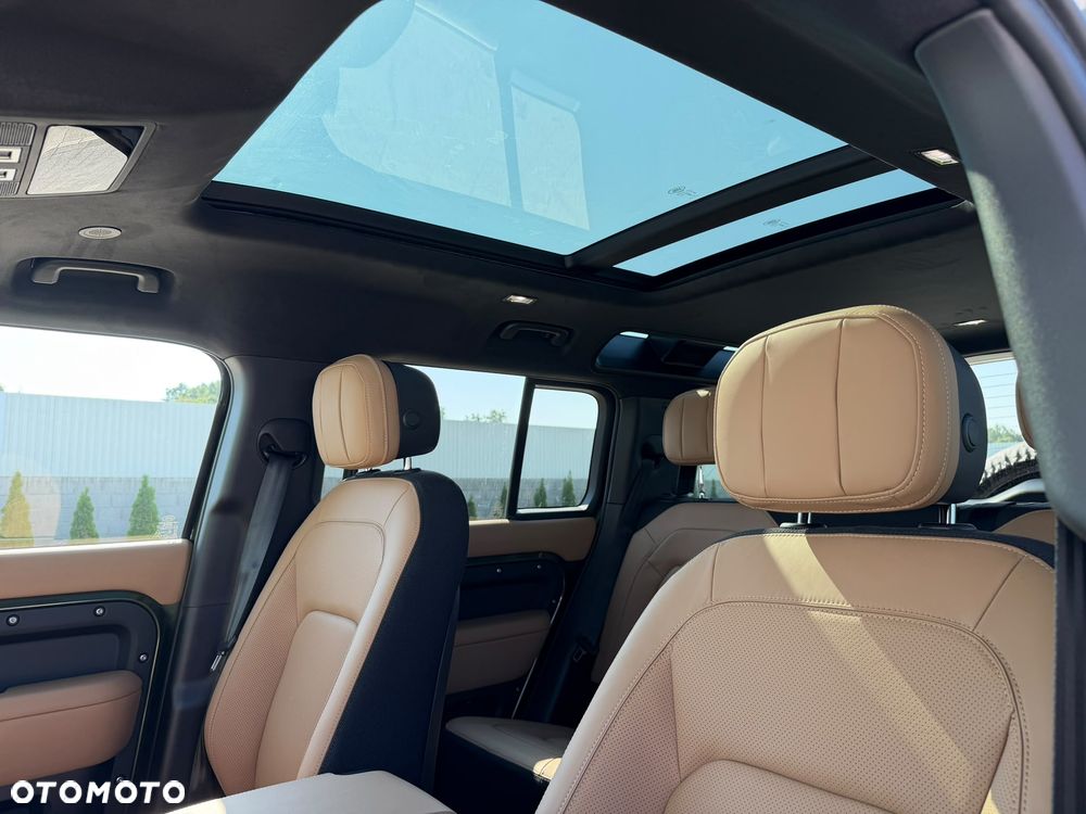Land Rover Defender - 24