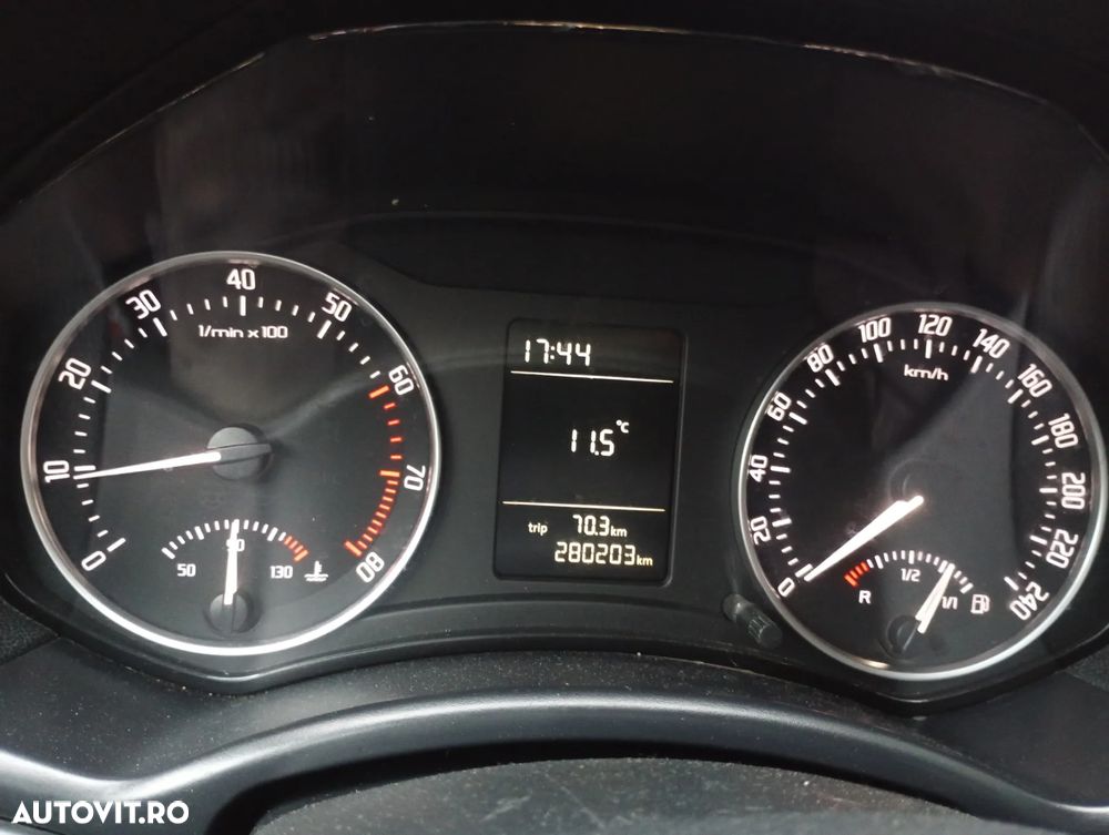 Skoda Octavia 1.6 MPI Ambiente - 5