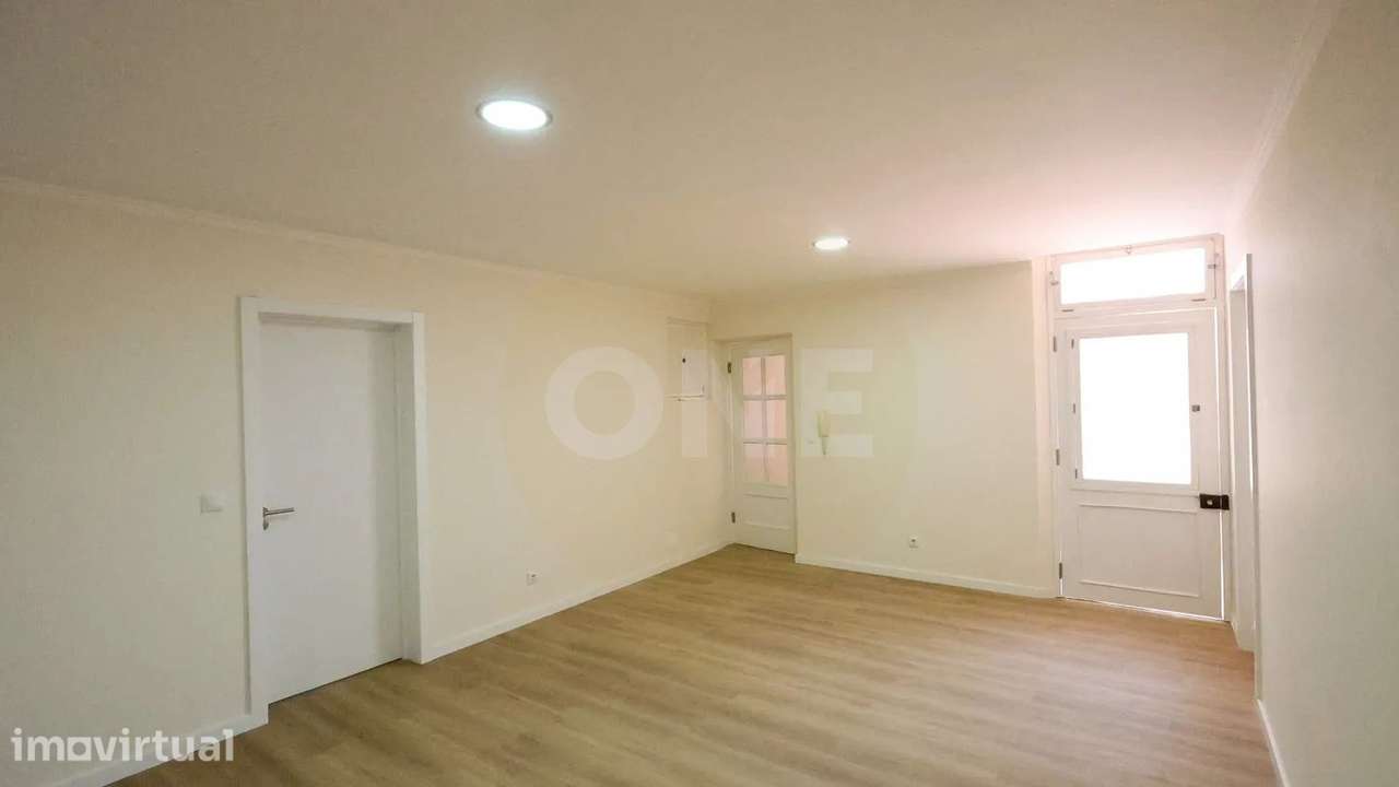 Andar de Moradia T2 Remodelado - Grande imagem: 2/17