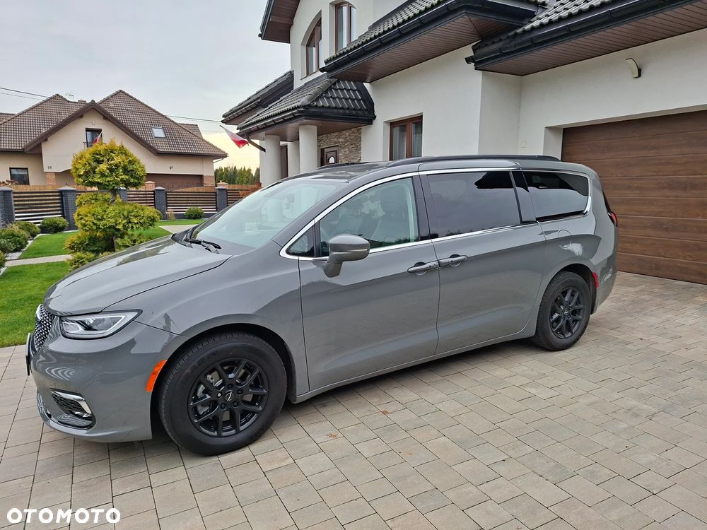 Chrysler Pacifica - 12