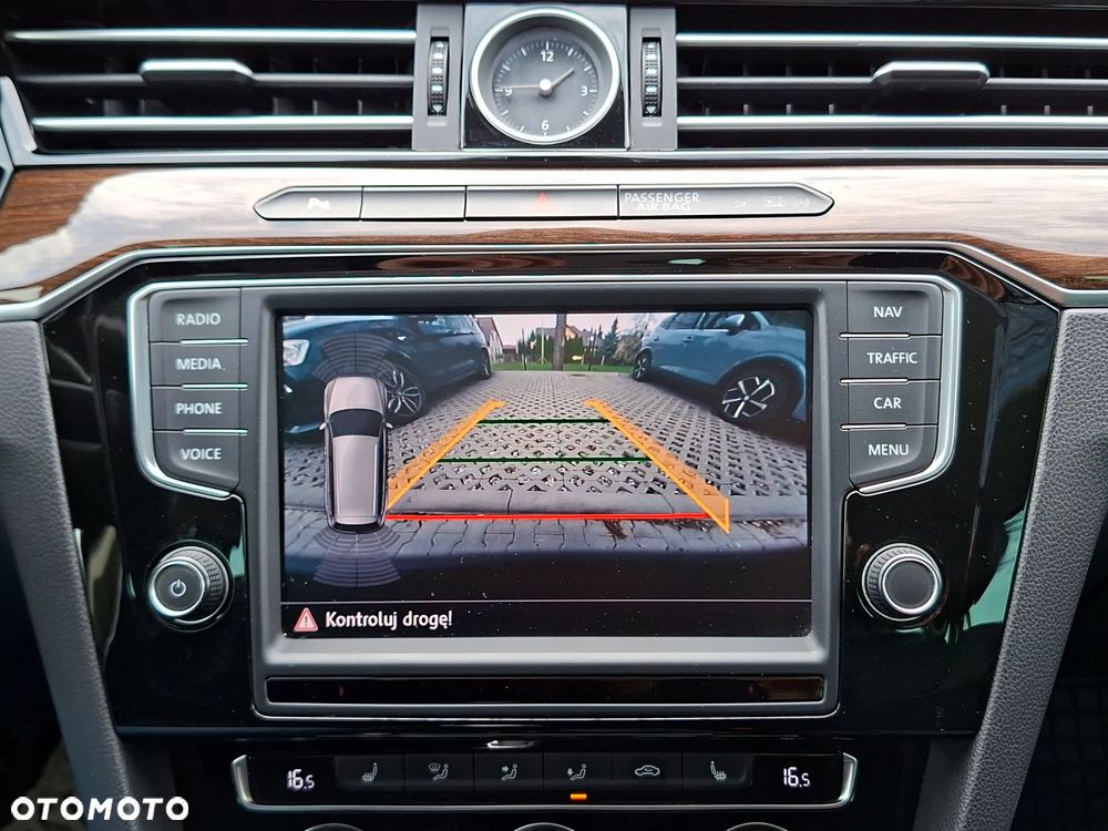 Volkswagen Passat 2.0 TDI (BlueMotion Technology) Highline - 34