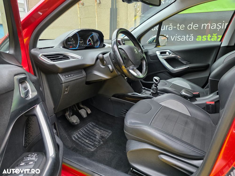 Peugeot 2008 1.2 L PureTech STT Allure - 8