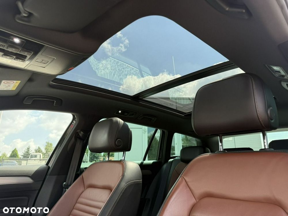 Volkswagen Passat Variant 2.0 TDI SCR DSG Elegance - 13