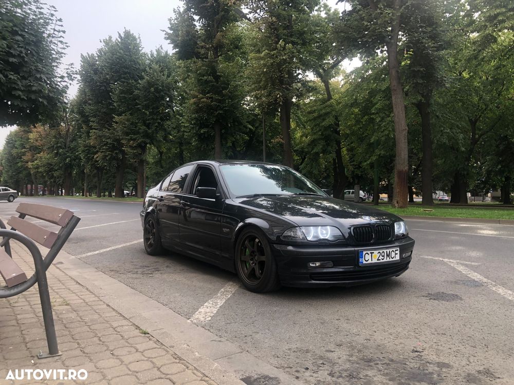 BMW Seria 3 320i - 5