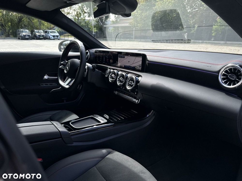 Mercedes-Benz CLA - 16