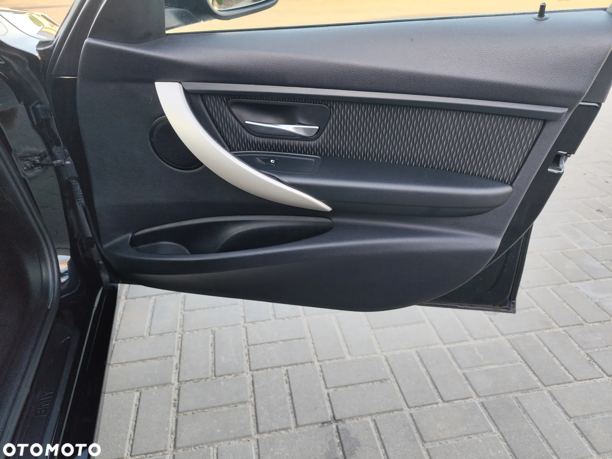 BMW Seria 3 318d Touring Blue Performance Sport Line - 29