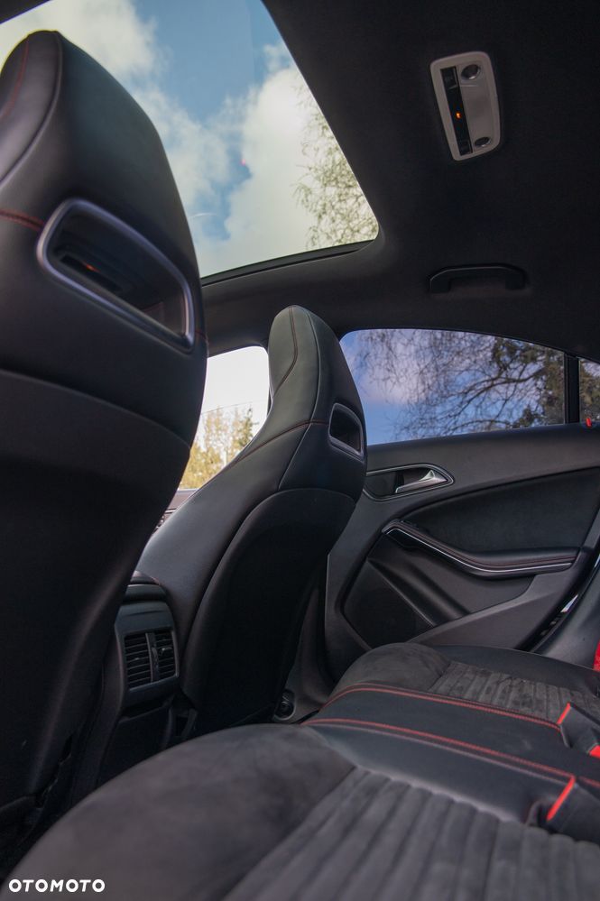 Mercedes-Benz CLA 45 AMG 4-Matic - 8