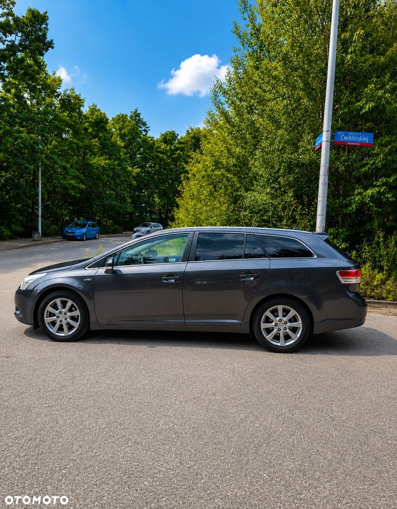 Toyota Avensis 2.2 D-4D Prestige - 4