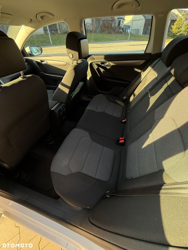 Volkswagen Passat 2.0 TDI Comfortline DSG - 13